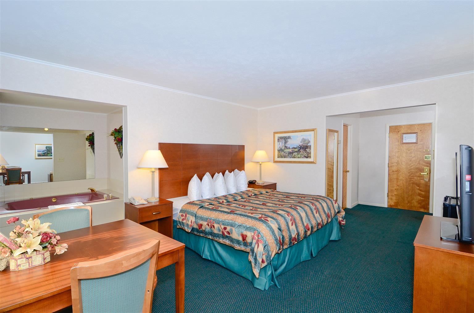 Magnuson Grand Pioneer Inn And Suites Escanaba Quarto foto