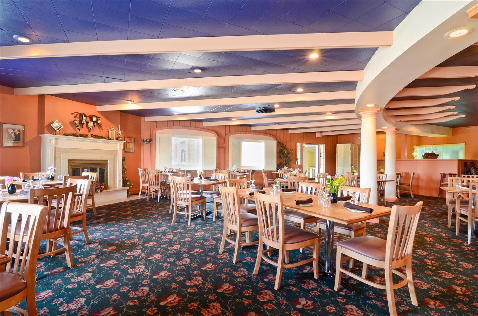 Magnuson Grand Pioneer Inn And Suites Escanaba Restaurante foto