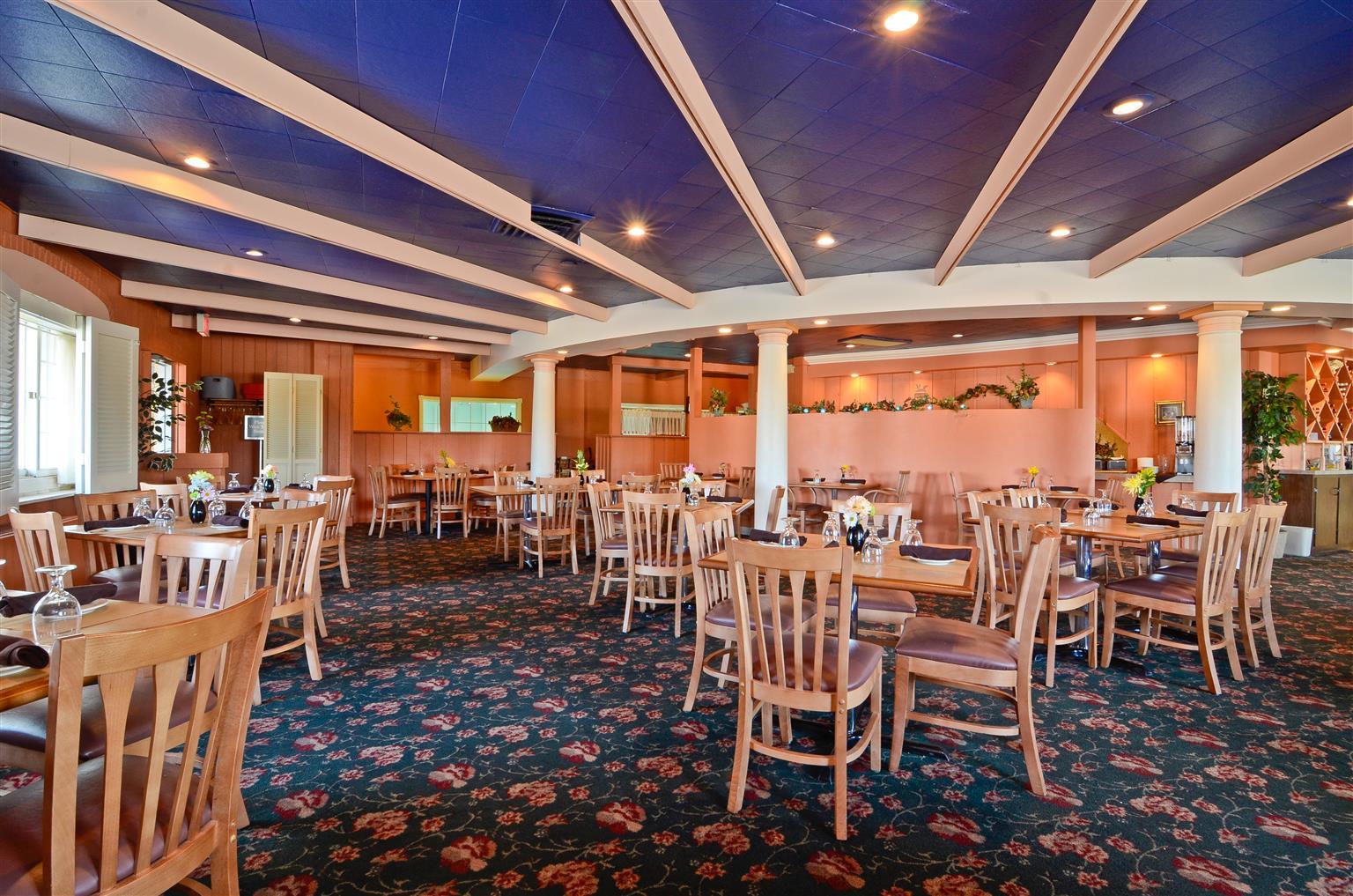 Magnuson Grand Pioneer Inn And Suites Escanaba Restaurante foto