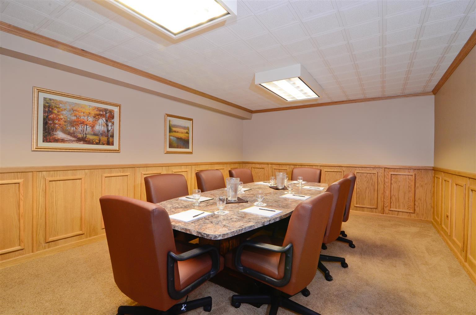 Magnuson Grand Pioneer Inn And Suites Escanaba Negócio foto
